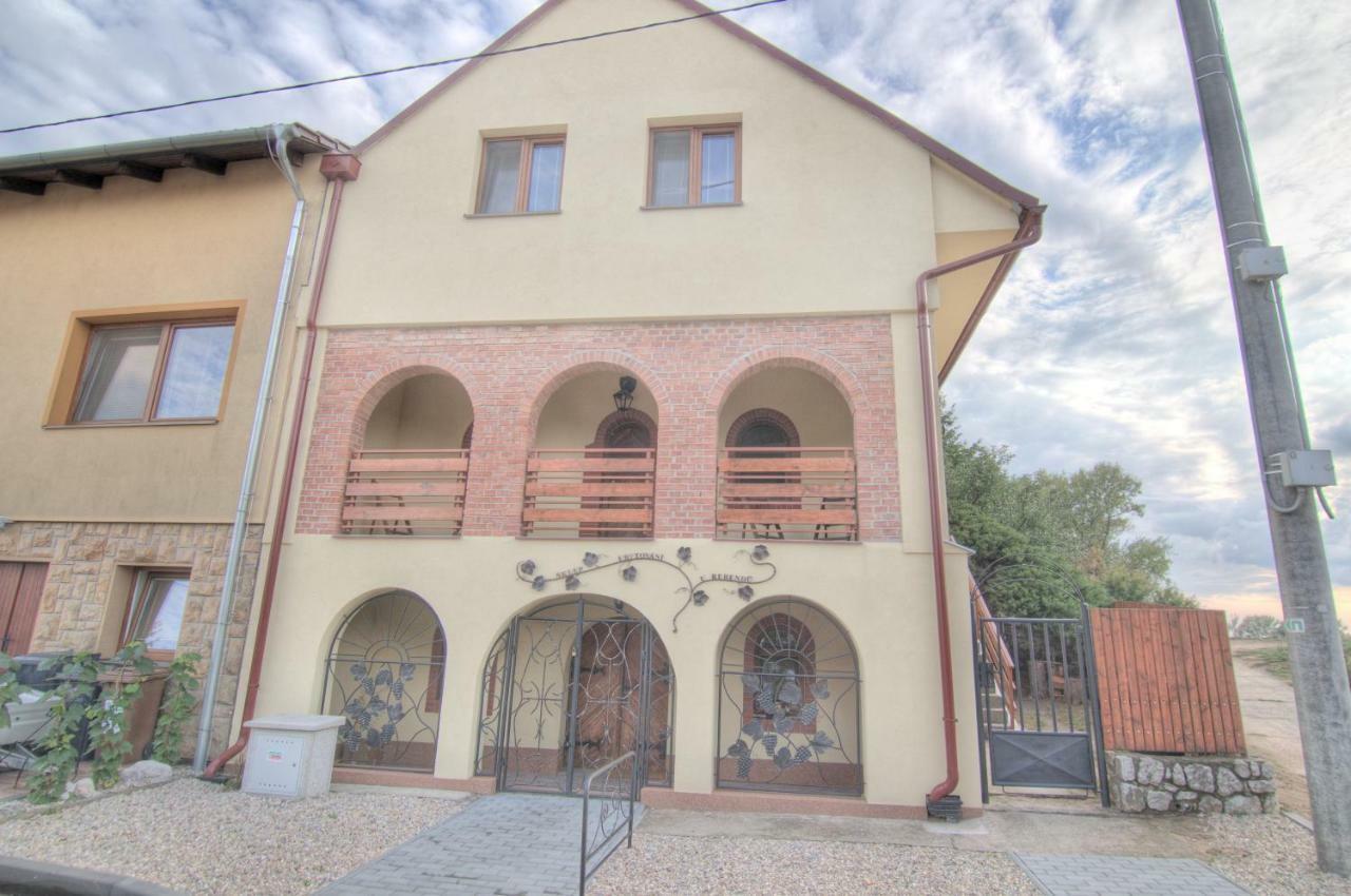 Vinny Sklep A Ubytovani U Rebendu Tvrdonice エクステリア 写真